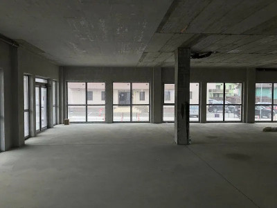 De Inchiriat! Spatiu comercial, 125 mp, Parcul Poligon, Floresti