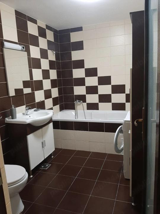 Apartament spatios cu 2 camere, 66,7 mp, parcare, zona Florilor