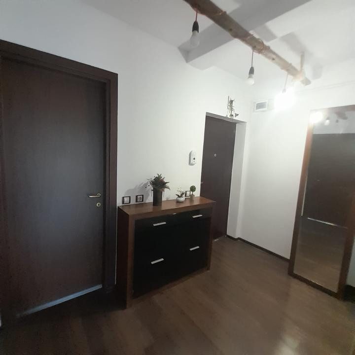 Apartament cu 2 camere decomandate 50mp plus 3 terase zona Eroilor 