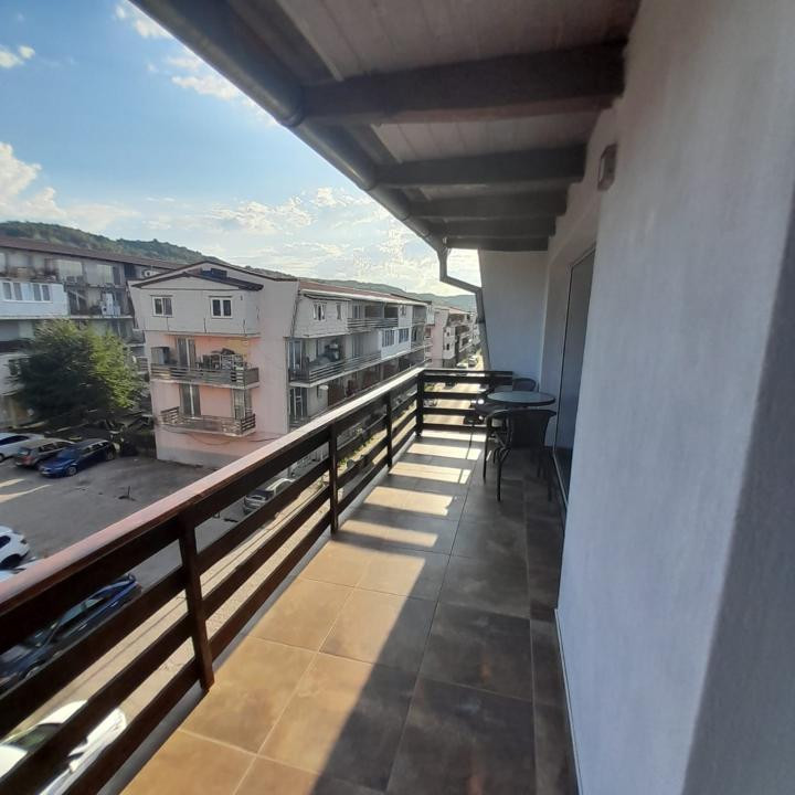 Apartament cu 2 camere decomandate 50mp plus 3 terase zona Eroilor 