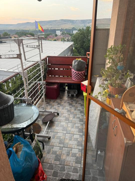 Apartament spatios cu o camera, etaj intermediar, parcare, zona Primariei