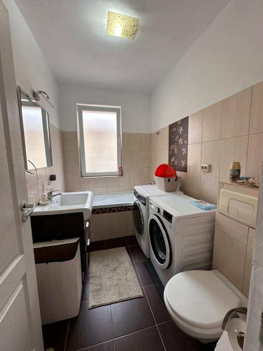 Apartament de 50 mp utili,2 camere deco. ,2 balcoane ,etaj intermediar