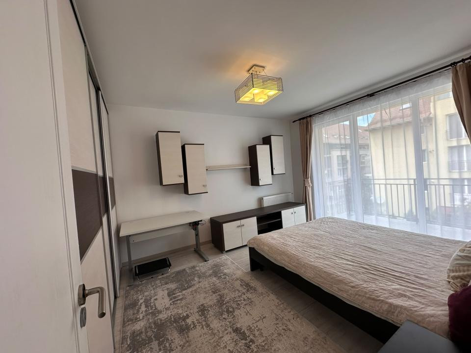 Apartament de 50 mp utili,2 camere deco. ,2 balcoane ,etaj intermediar