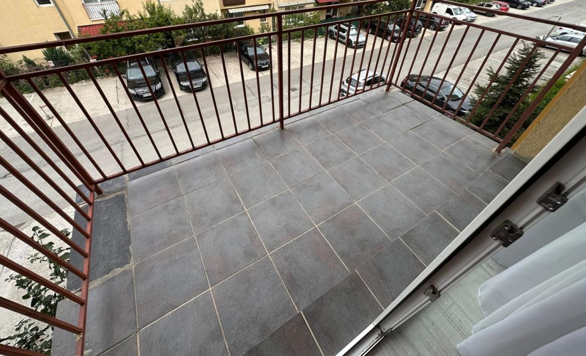 Apartament de 50 mp utili,2 camere deco. ,2 balcoane ,etaj intermediar