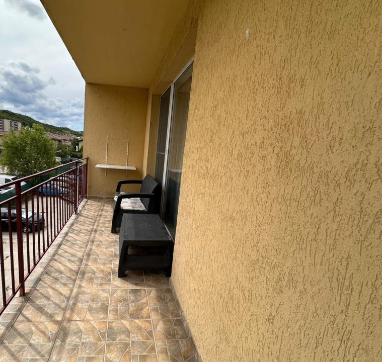 Apartament de 50 mp utili,2 camere deco. ,2 balcoane ,etaj intermediar