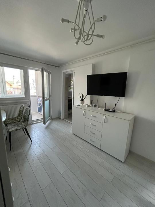 Garsonieră 24 mp, recent renovată, etajul 1, Str. Cojocnei
