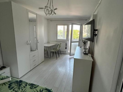Garsonieră 24 mp, recent renovată, etajul 1, Str. Cojocnei