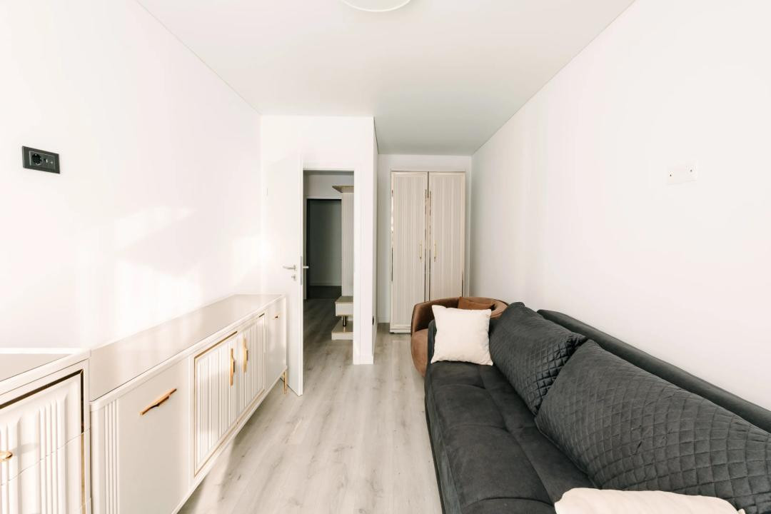 Apartament 3 camere, prima închiriere, parcare subterană, zona Frunzisului