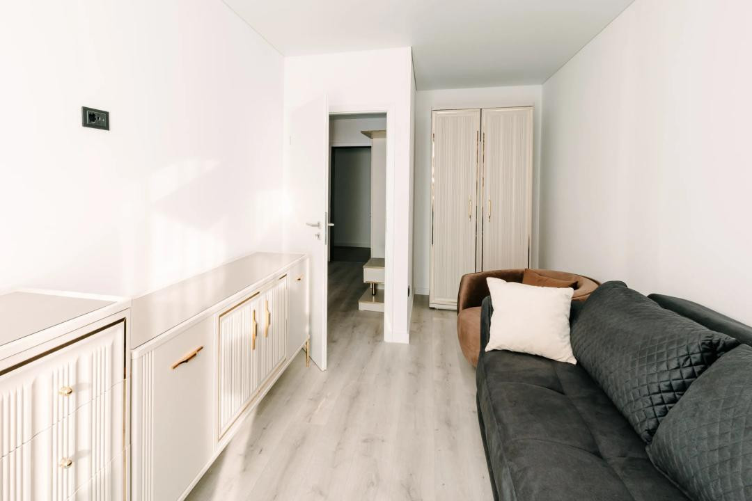 Apartament 3 camere, prima închiriere, parcare subterană, zona Frunzisului