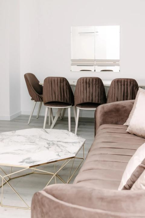 Apartament 3 camere, prima închiriere, parcare subterană, zona Frunzisului