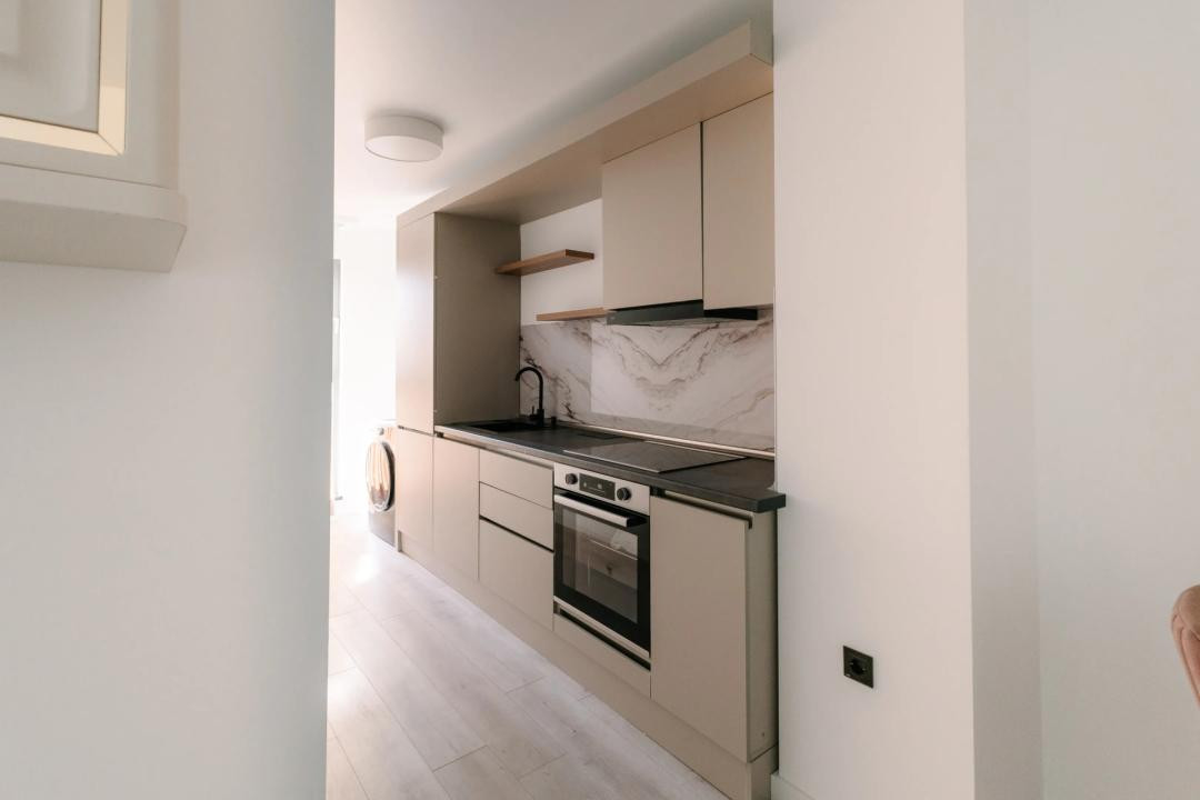 Apartament 3 camere, prima închiriere, parcare subterană, zona Frunzisului