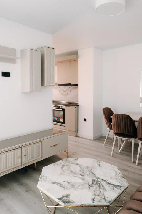 Apartament 3 camere, prima închiriere, parcare subterană, zona Frunzisului