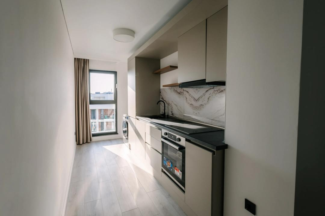 Apartament 3 camere, prima închiriere, parcare subterană, zona Frunzisului