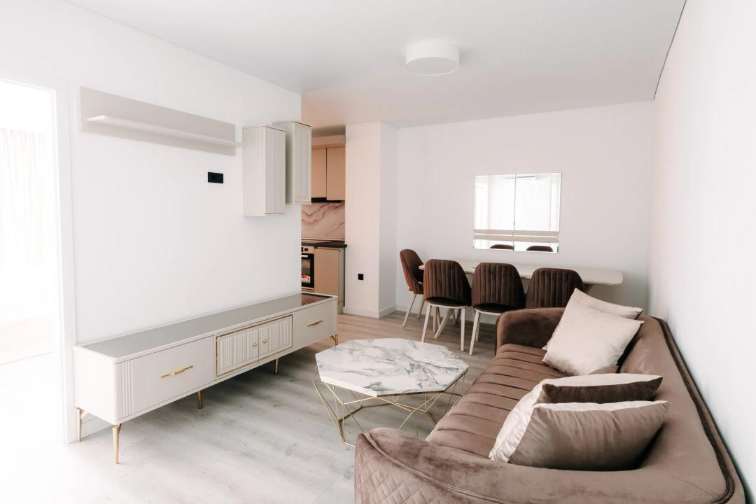 Apartament 3 camere, prima închiriere, parcare subterană, zona Frunzisului