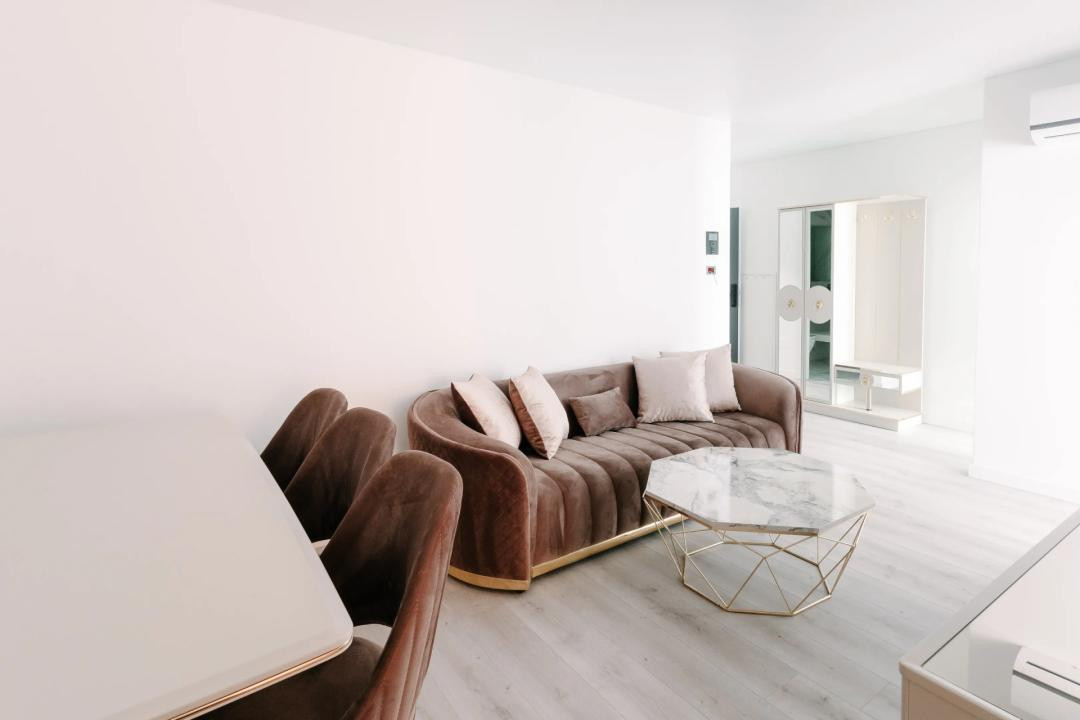Apartament 3 camere, prima închiriere, parcare subterană, zona Frunzisului