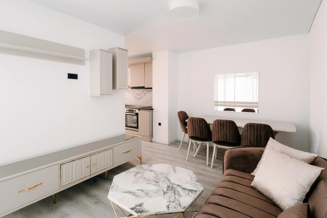 Apartament 3 camere, prima închiriere, parcare subterană, zona Frunzisului