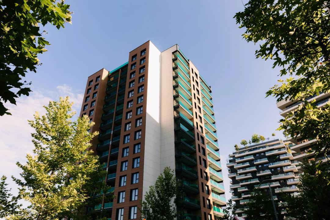 Apartament 2 camere, prima închiriere, parcare subterană, zona Frunzisului