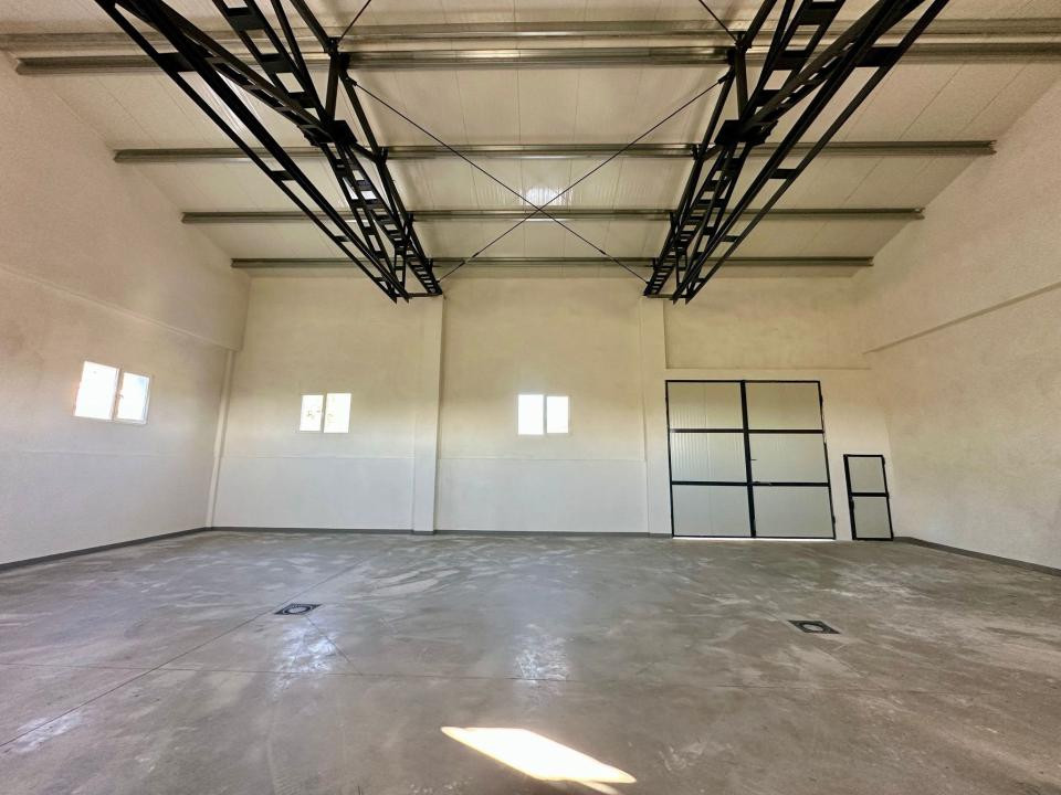 Hală 200 mp, renovată, acces TIR, utilități disponibile, zona Dealul Fanatelor