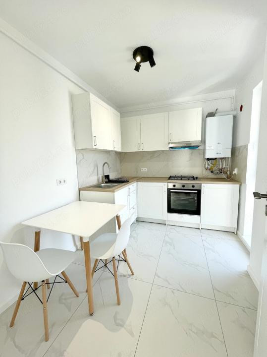 Apartament spatios cu o camera, 38 mp, balcon, zona Teilor