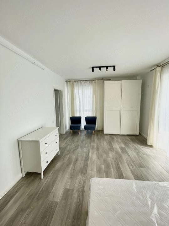 Apartament spatios cu o camera, 38 mp, balcon, zona Teilor