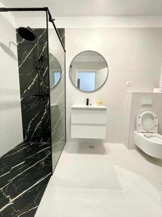 Apartament spatios cu o camera, 38 mp, balcon, zona Teilor