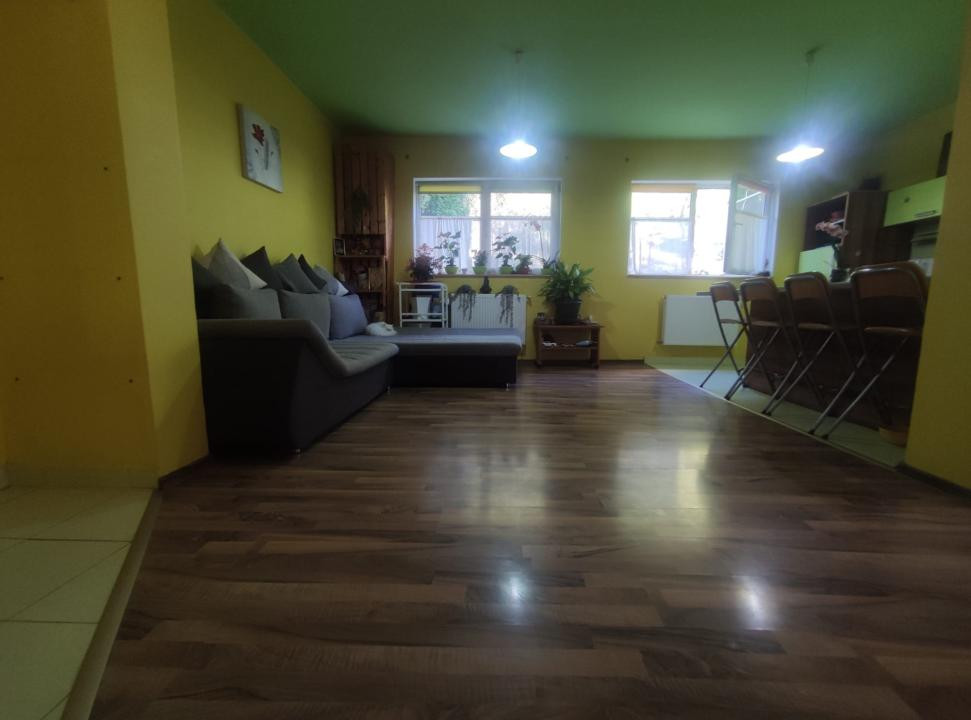 Apartament cu 3 camere, 2 parcari, zona Fagului