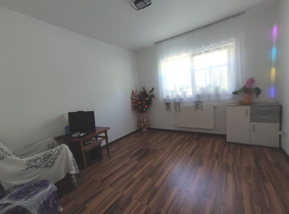 Apartament cu 3 camere, 2 parcari, zona Fagului