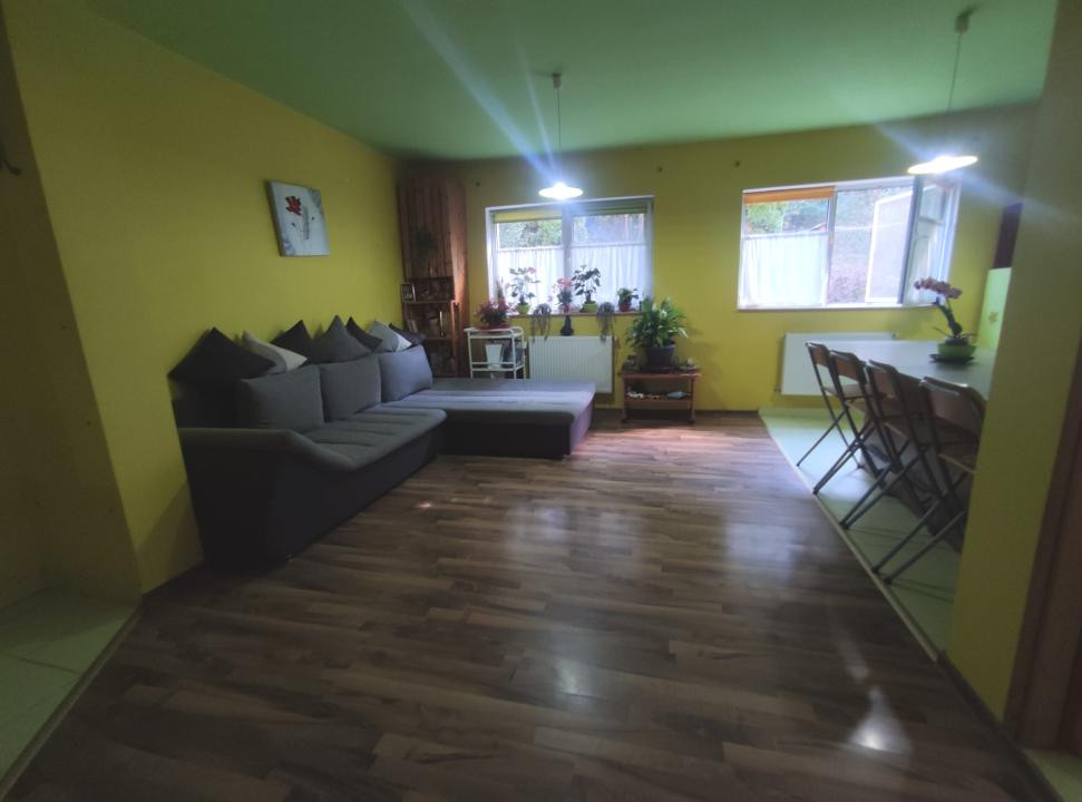 Apartament cu 3 camere, 2 parcari, zona Fagului