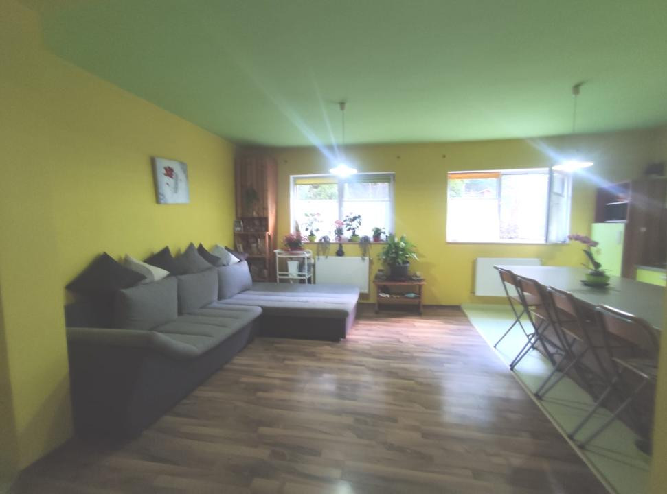 Apartament cu 3 camere, 2 parcari, zona Fagului