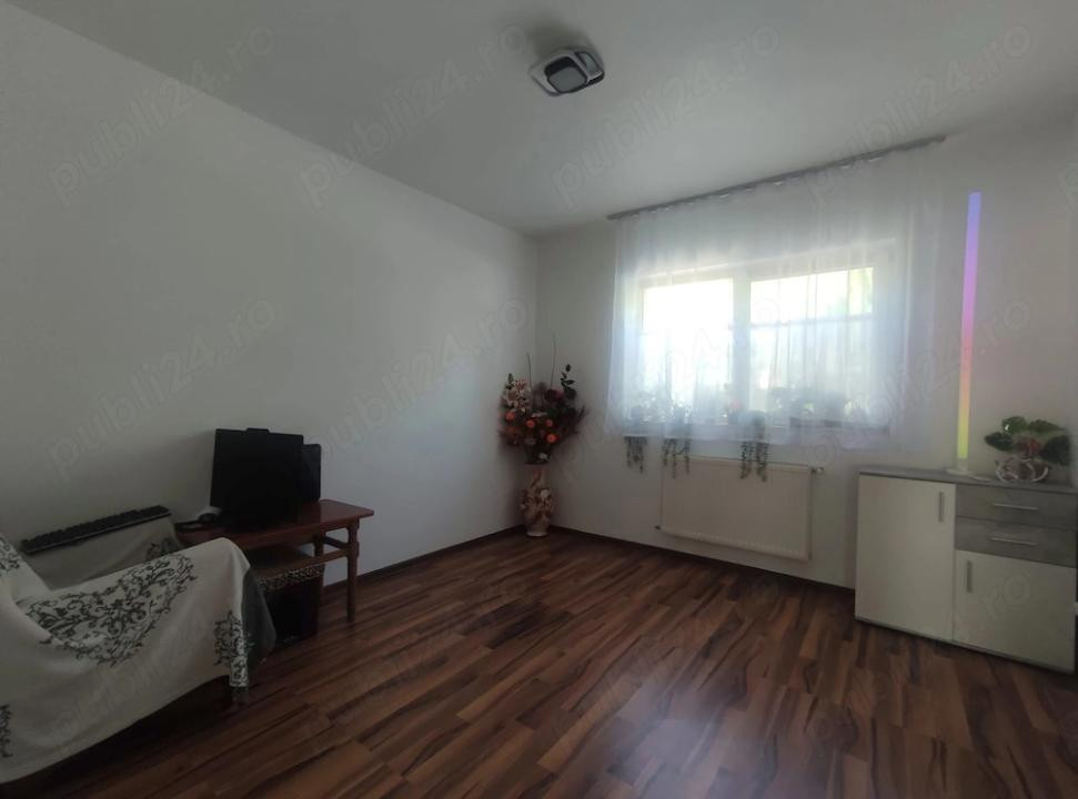 Apartament cu 3 camere si gradina, 2 parcari, zona Fagului