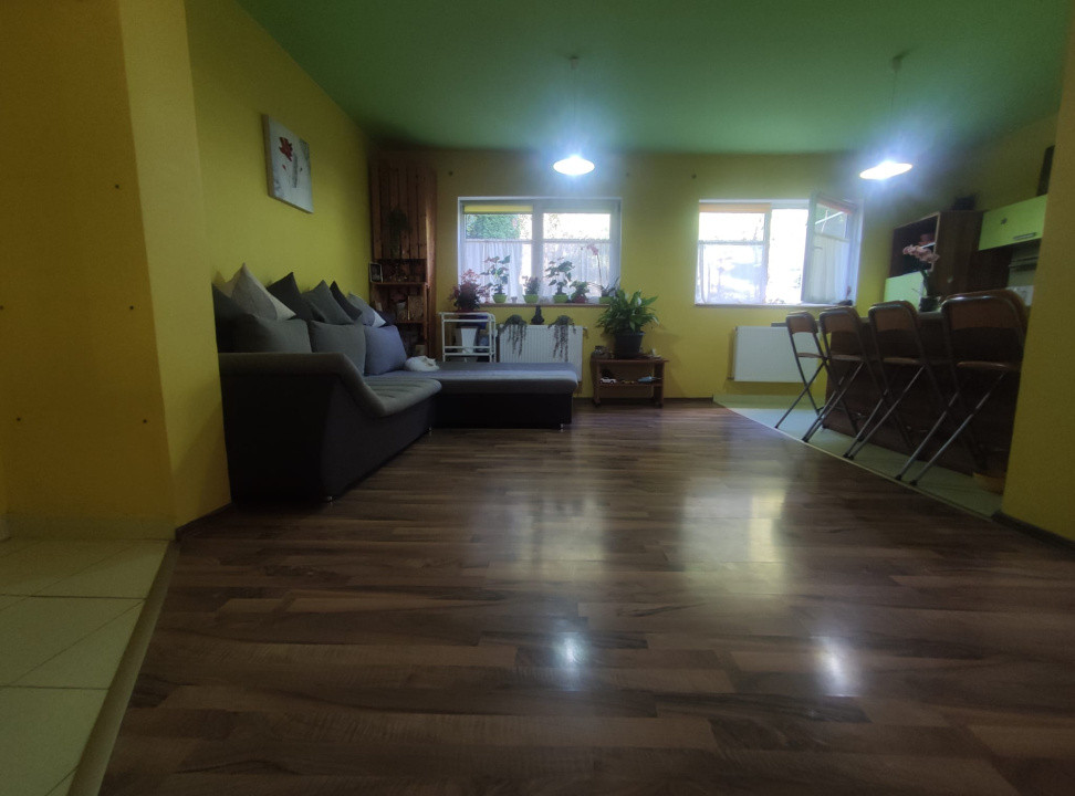 Apartament cu 3 camere, 2 parcari, zona Fagului