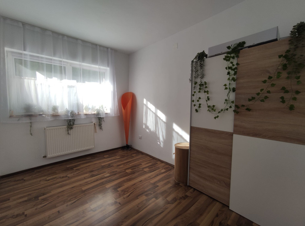 Apartament cu 3 camere, 2 parcari, zona Fagului