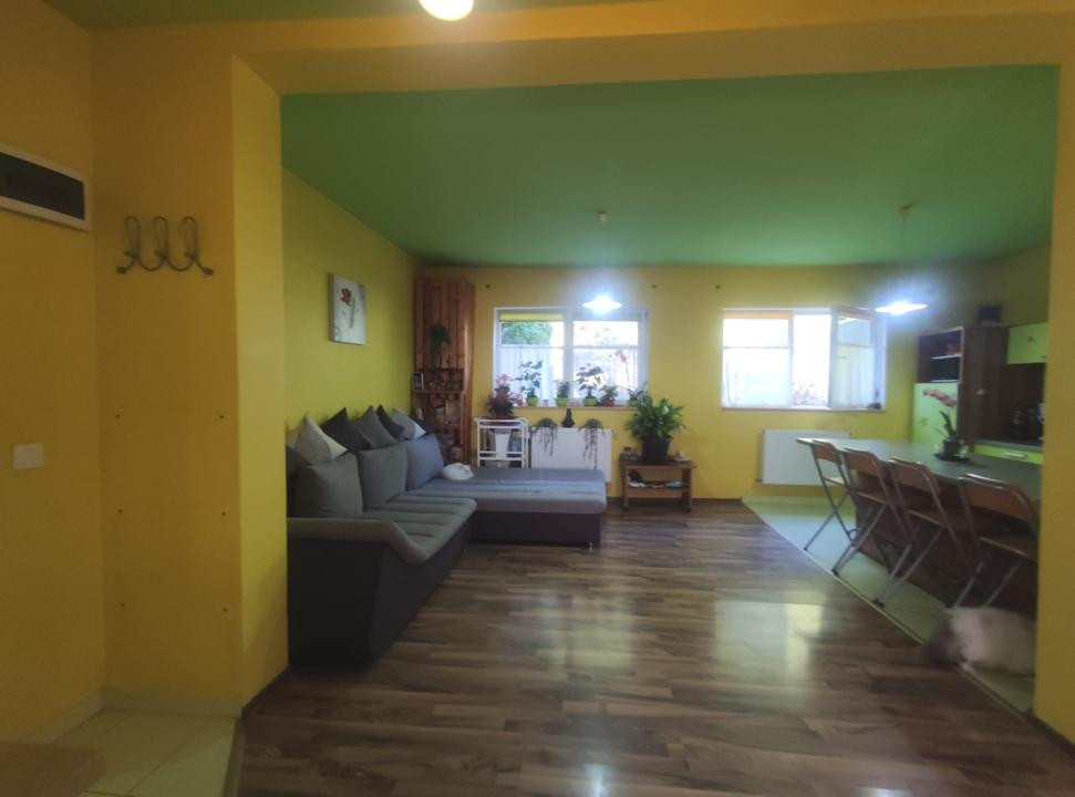 Apartament cu 3 camere, 2 parcari, zona Fagului
