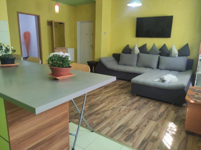 Apartament cu 3 camere si gradina, 2 parcari, zona Fagului