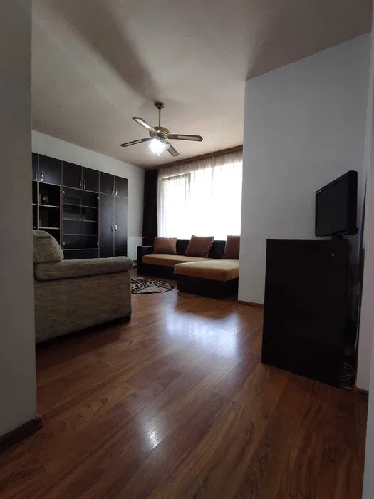 Apartament cu o camera, 32 mp, balcon, zona Eroilor