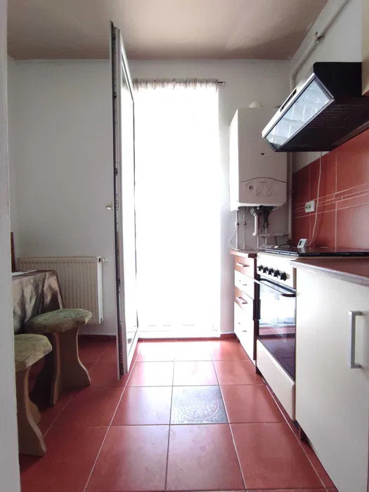 Apartament cu o camera, 32 mp, balcon, zona Eroilor
