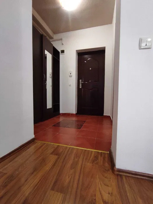 Apartament cu o camera, 32 mp, balcon, zona Eroilor