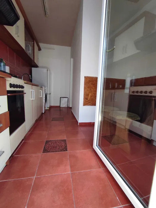 Apartament cu o camera, 32 mp, balcon, zona Eroilor