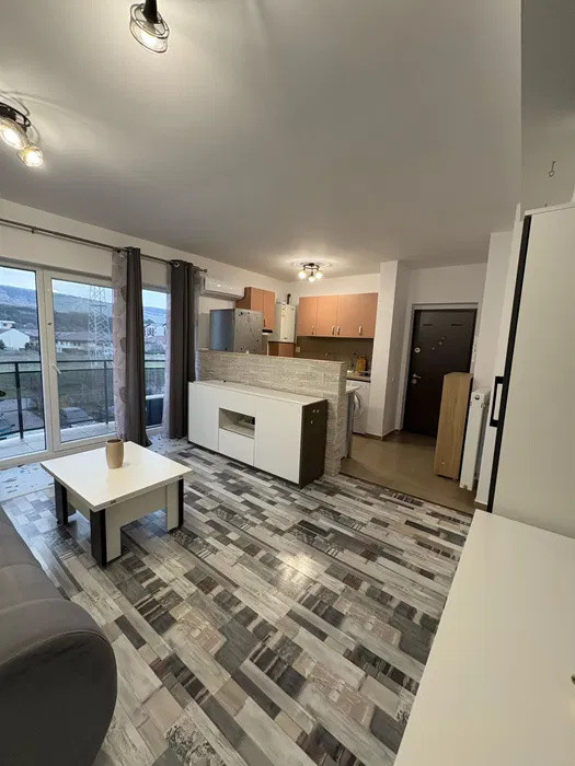 Apartament la etaj intermediar, parcare, zona Tineretului