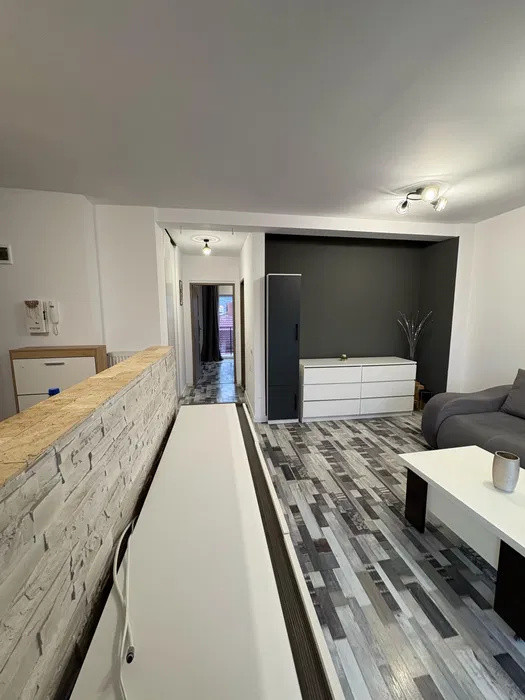 Apartament la etaj intermediar, parcare, zona Tineretului