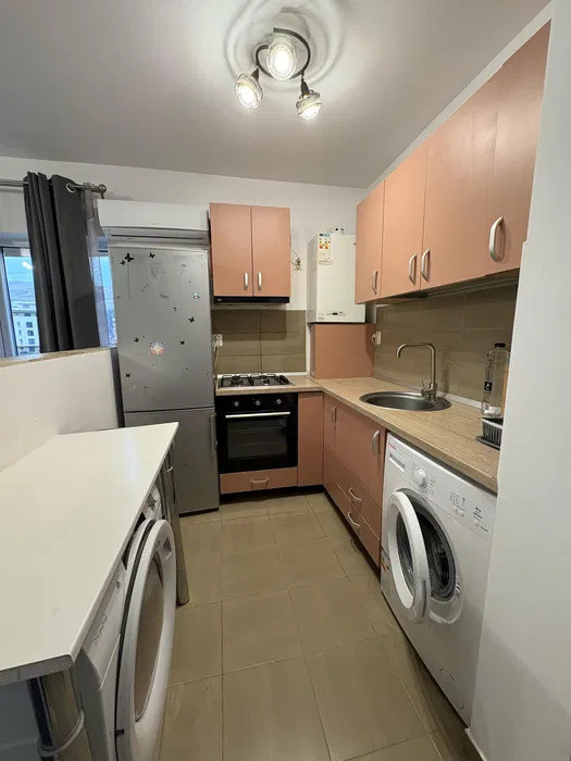 Apartament la etaj intermediar, parcare, zona Tineretului