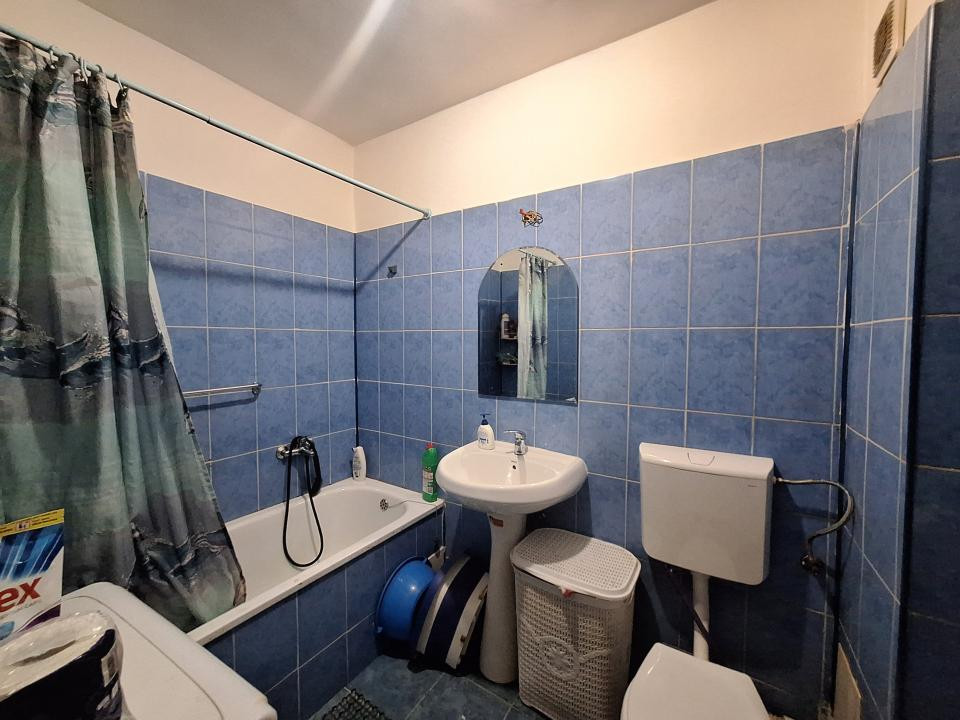 Apartament cu o camera, balcon, zona Florilor