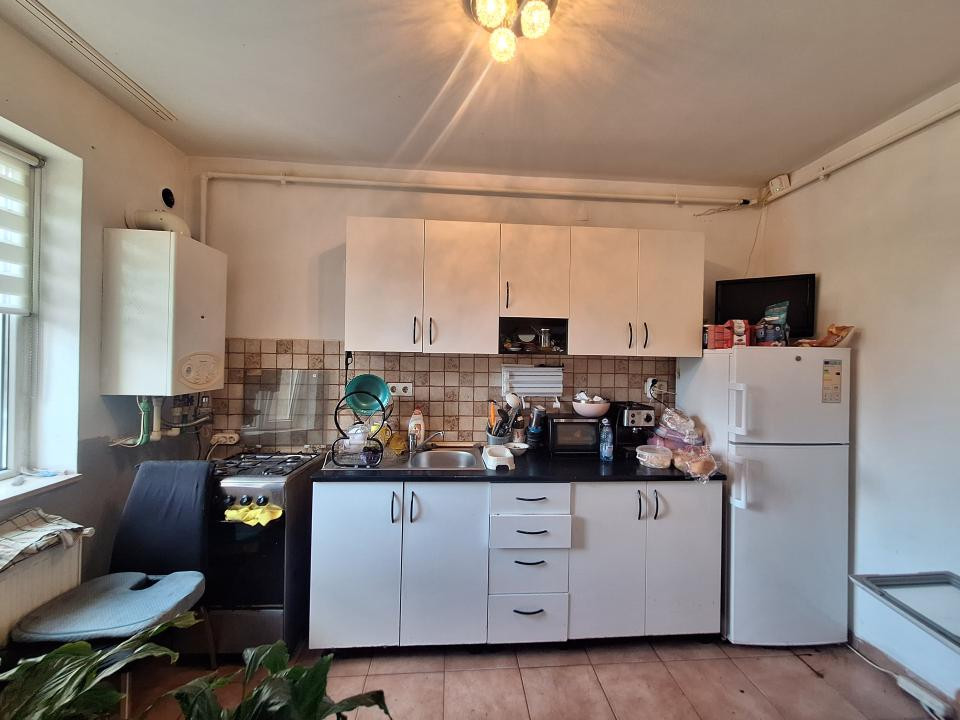 Apartament cu o camera, balcon, zona Florilor
