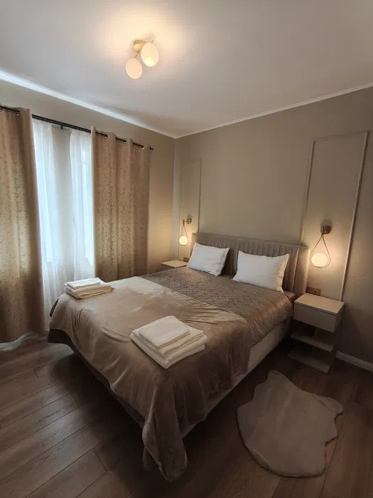 Apartament 2 camere,decomandate, grădină și parcare privată – zona Aurel Vlaicu