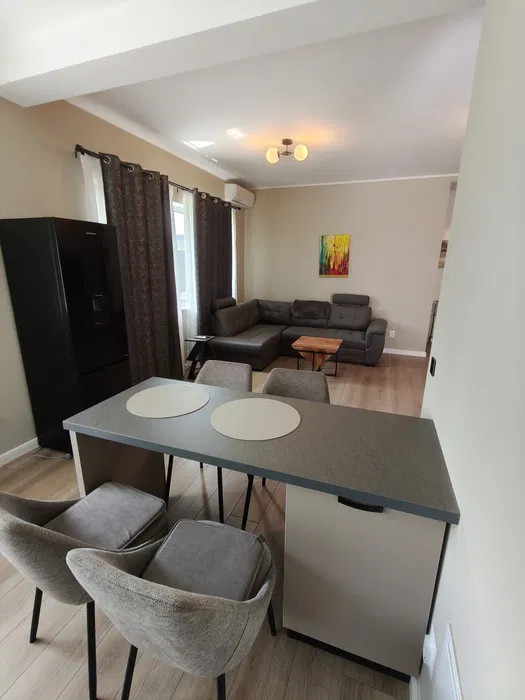 Apartament 2 camere,decomandate, grădină și parcare privată – zona Aurel Vlaicu