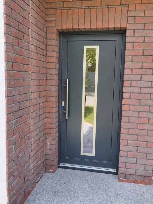 Apartament 2 camere,decomandate, grădină și parcare privată – zona Aurel Vlaicu