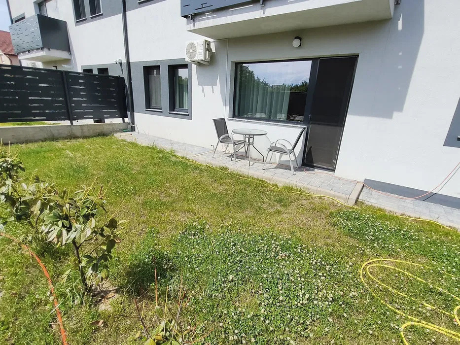 Apartament 2 camere,decomandate, grădină și parcare privată – zona Aurel Vlaicu