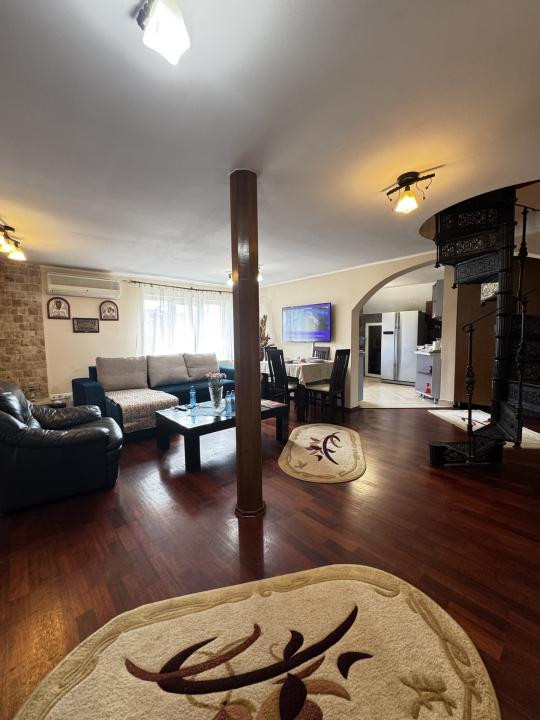 De Inchiriat! Apartament de 5 camere, 3 bai,terasa, garaj,Zona Zorilor