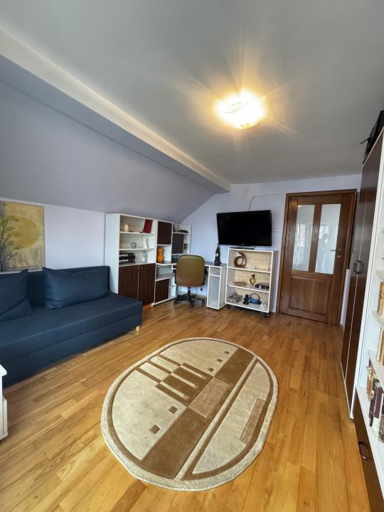 De Inchiriat! Apartament de 5 camere, 3 bai,terasa, garaj,Zona Zorilor