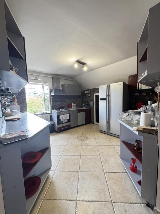 De Inchiriat! Apartament de 5 camere, 3 bai,terasa, garaj,Zona Zorilor